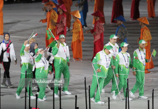 -Defile Atlet Turkmenistan dalam Upacara Pembukaan Asian Para Games 2018