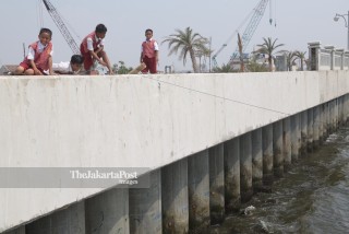 Jakarta giant sea wall project