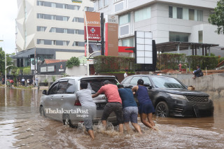 Evakuasi Kendaraan Banjir