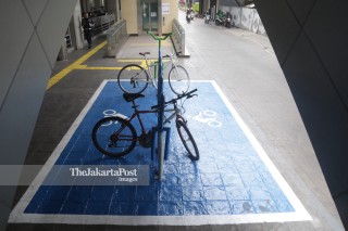 Parkir sepeda di Stasiun MRT