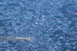 kota yang gelap tanpa aliran listrik di Palu, Sulawesi Tengah