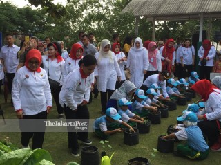 Iriana Jokowi visits Batam
