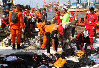 Lion Air jet crashed into sea off Indonesia