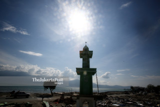 Menara Masjid masih berdiri akibat gempa dan tsunami di Kawasan Mamboro Palu Sulawesi Tengah