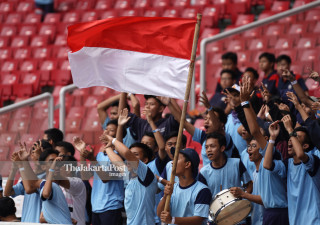 Para supporter memberikan dukungan kepada para atlet Para Atletik Indonesia