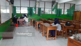 Pengambilan Rapor di SMP 68 Jakarta