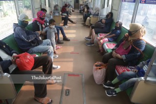 Commuterline passengers physical distancing