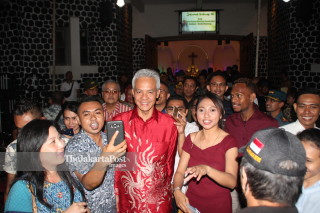 Ganjar Pranowo visits Semarang Cathedral church