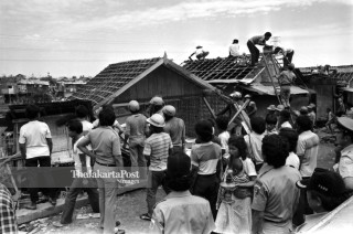 File: Muara Angke Demolition (1983)