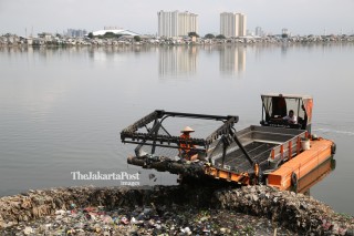 Garbage boat Pluit Jakarta
