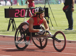 Atlet Jepang Nakayama Kazumi meraih medali perak di Asian Para Games 2018