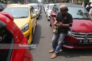 Demo Driver Taxi Online Tuntut Bisa Beroperasi Di Wilayah Ganjil Genap