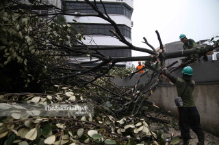 Heavy rains and strong winds in Jakarta