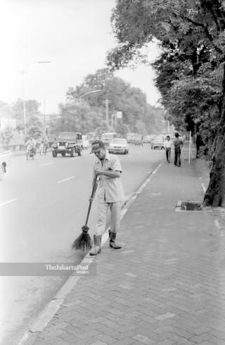 FILE : Tukang Sapu Jalanan (1984)