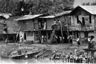 File: Muara Angke Demoltion (1983)