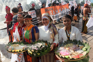 File: Aksi Damai Aliansi Masyarakat Adat Nusantara