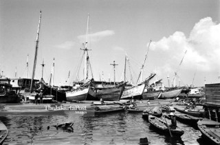 File: Kalibaru Port (1983)