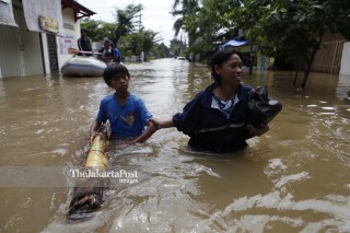 File: Banjir di Ciledug Tangsel
