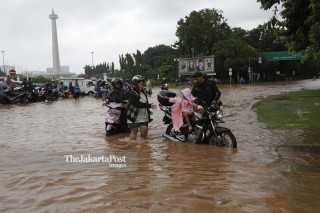 File: Banjir di Istana