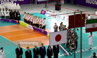 - Ceremony pengibaran bendera Bola Voli Duduk Putri Tenis Indor Senayan Jakarta pada Asian Paragames 2018