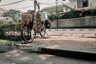 Penjaja Kopi dengan Sepeda
