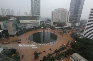 File: Banjir di Bunderan HI