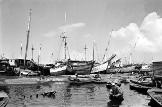 File: Kalibaru Port (1983)