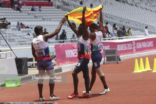 Final Lari 200m T 42/63 bersama atlet Srilanka