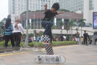 Bermain skateboard di CFD