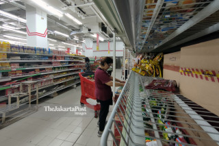 Panic Buying Supermarket Jakarta