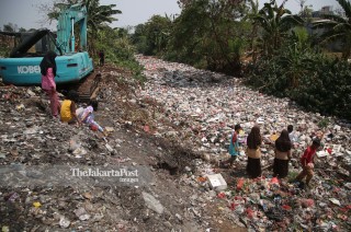 Sampah di Kali Jambe Tambun Bekasi