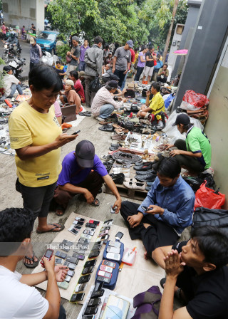File: Pasar Loak di Pasar Kebayoran Lama