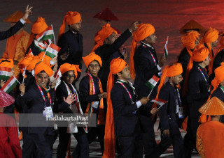 -Defile Atlet India dalam Upacara Pembukaan Asian Para Games 2018
