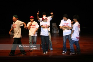 File: Penari Hip Hop B-Boy Korea Selatan