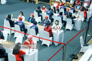 Suasana pertandingan babak penyisihan catur  di   Indonesia Asian Para Games 2018