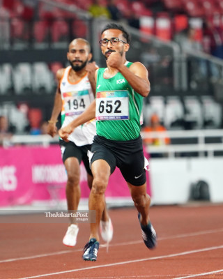 Atlet para atletik Arab Saudi Alsana Nour memperoleh medali emas, Men's 400M T44,T62,64