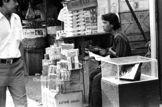 File: Pedagang Kembang Api (1983)