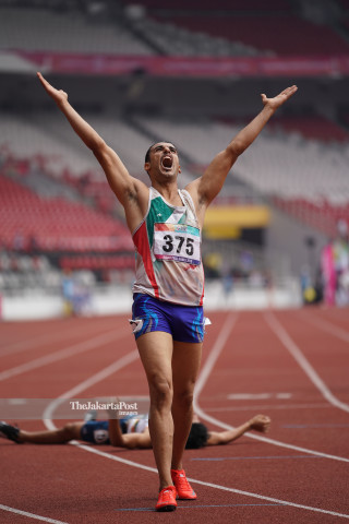 Atlet Para Atletik putra Iran Zarifsana Yei Omid melakukan selebrasi