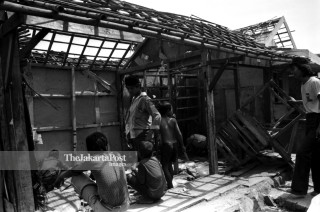 File: Muara Angke Demolition (1983)