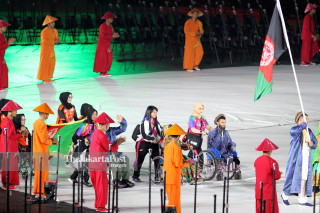 -Defile Atlet Afganistan dalam Upacara Pembukaan Asian Para Games 2018