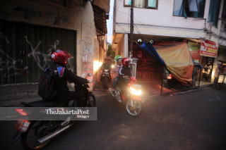 Daily life; Motorcycle pass through a narrow alley