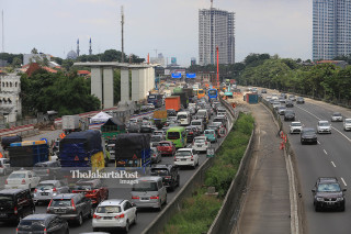 File: Kemacetan di Tol Dalam Kota