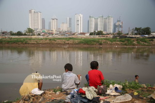 Suasana Kanal banjir Barat Jakarta