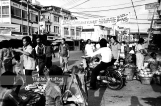 File: Pedagang Kaki Lima di Kawasan Glodok (1983)