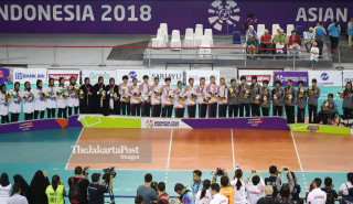 - Ceremoni penyerahan medali Bola Voli Duduk Putri Asian Paragames 2018 di Tenis Indor Senayan Jakarta