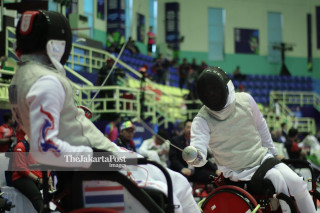 Atlit Anggar Kursi Roda Indonesia vs Thailand