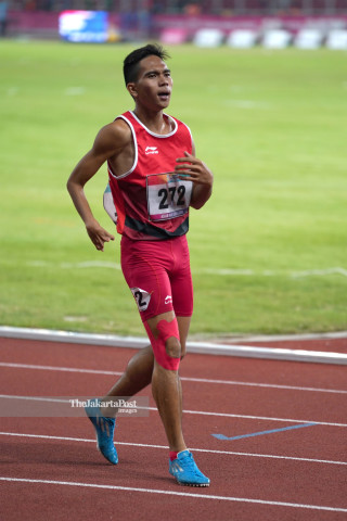 Atlet Para Atletik putra Indonesia Pradana berhasil mencapai finish