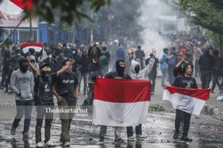 Aksi Demo Massa Tolak RKUHP Ricuh di Bandung