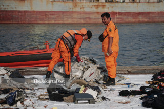 Lion Air jet crashed into sea off Indonesia