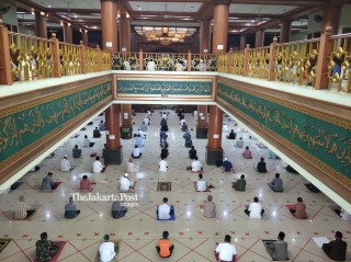 Sholat Jumat di Masjid Agung Kota Bekasi
